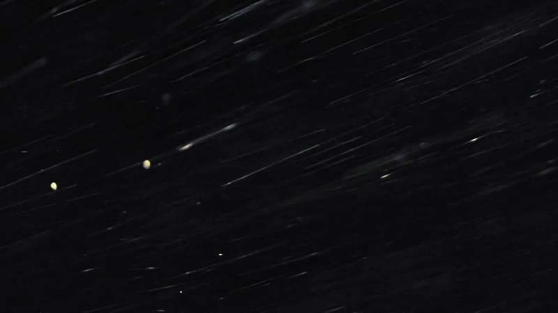 Ветер на черном фоне