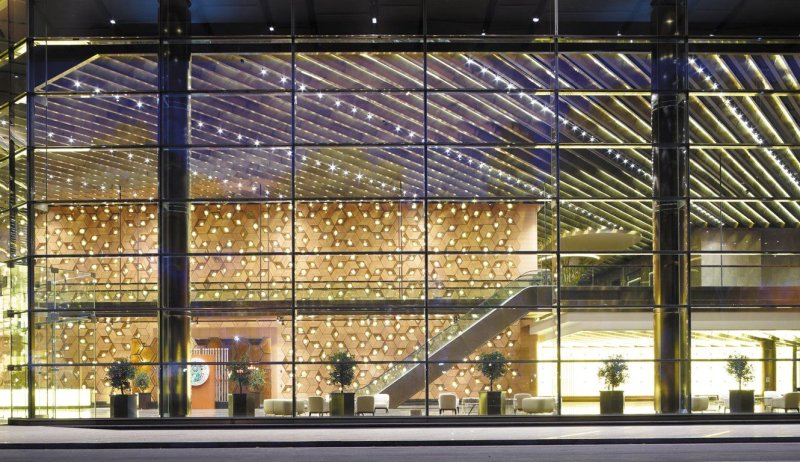 Стеклянный фасад