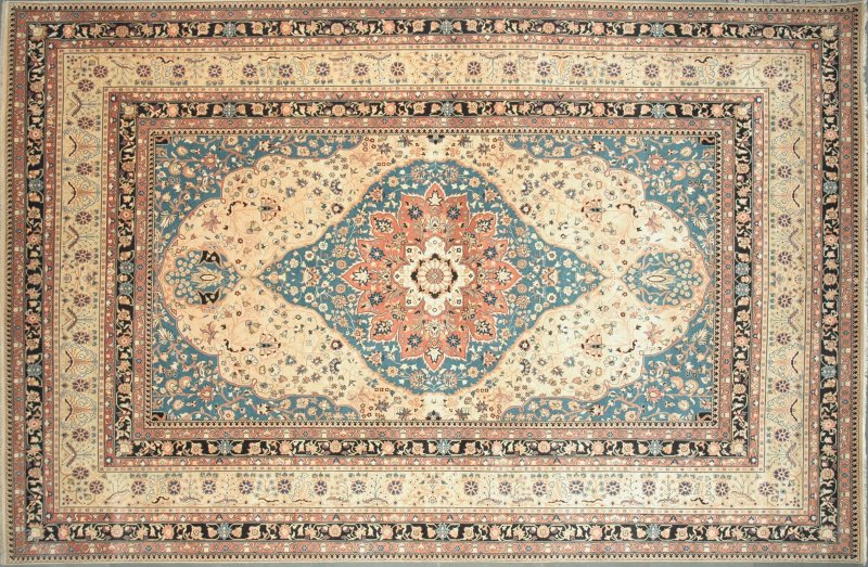 Ковер с восточным орнаментом