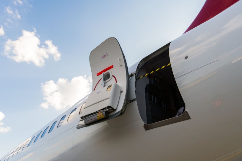 Boeing 737 открытая дверь