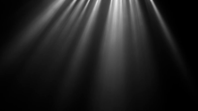 Лучи солнца на черном фоне