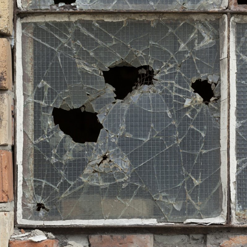 Разбитые окна
