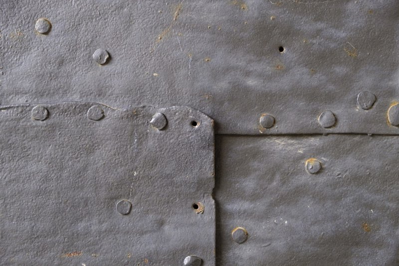 Старые металлические пластины