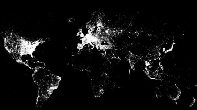 Мир из космоса ночью
