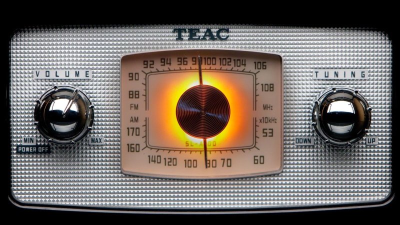 Радиоприемник на столе