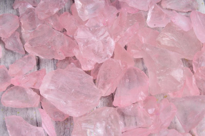 Розовое стекло