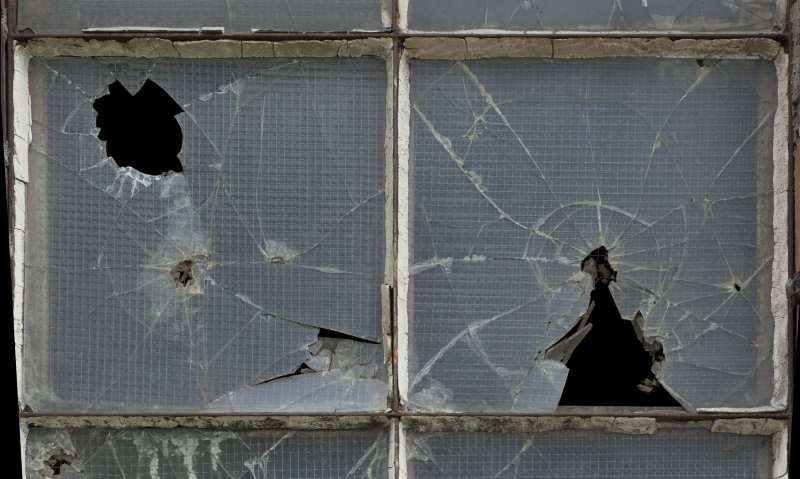 Разбитые окна