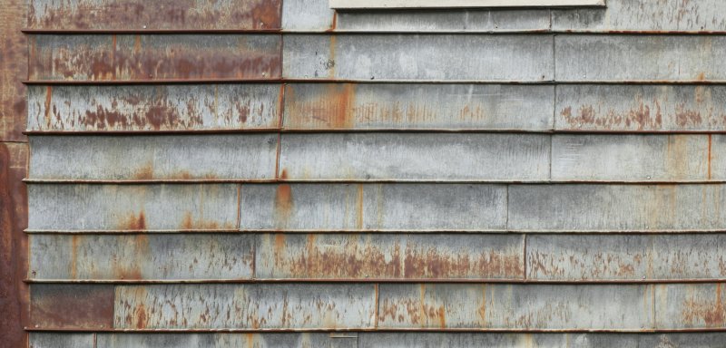 Старая металлическая кровля