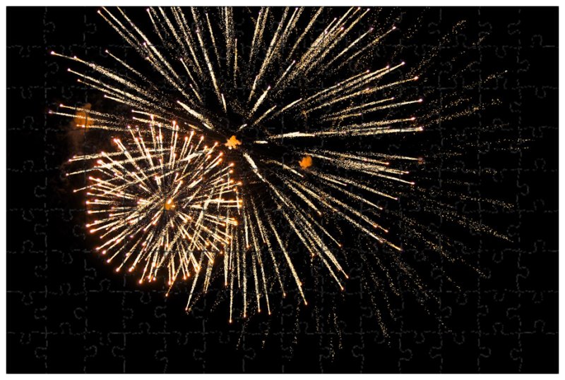 Салют на черном фоне