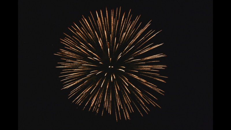 Фейерверк на черном фоне