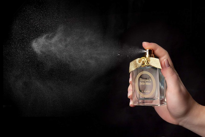 Распыление духов