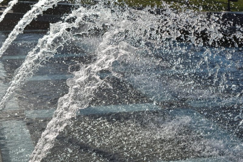 Брызги воды фонтаны