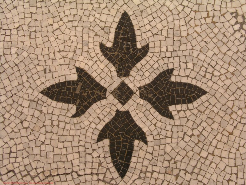 Напольная плитка с орнаментом