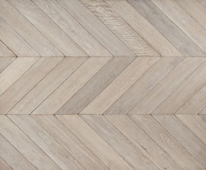 Светлый паркет елочкой