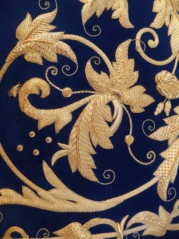 Вышивка золотыми нитями