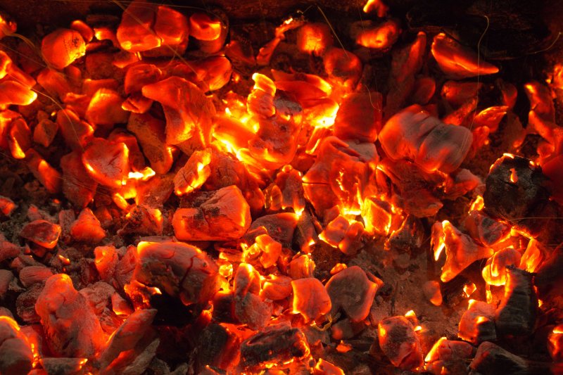 РАСКАЛЕННЫЙ уголь