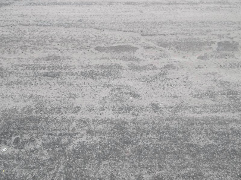 Заснеженный асфальт