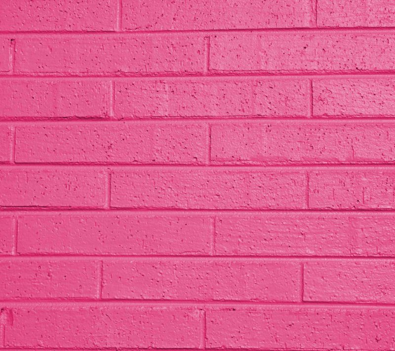 Розовая кирпичная стена