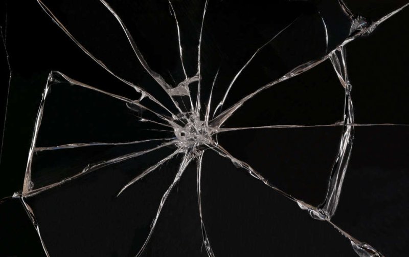 Трещина на стекле