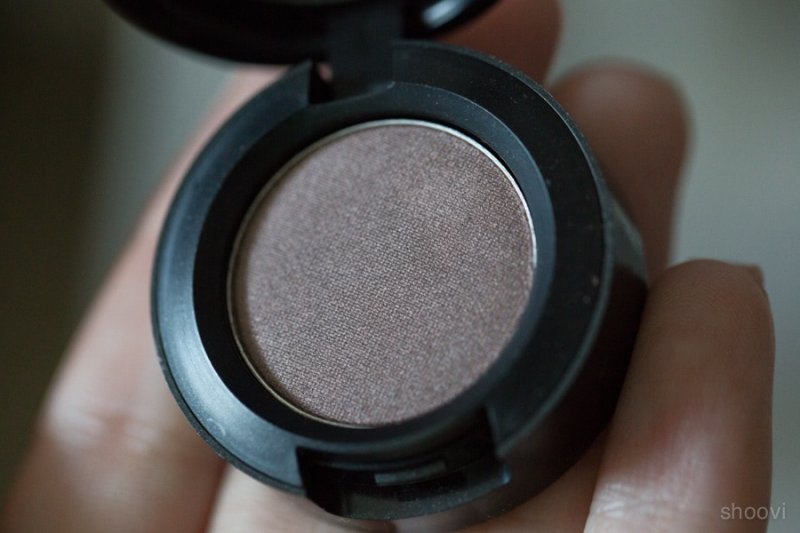 Тени тауп сатиновые