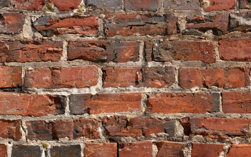 Старинный красный кирпич