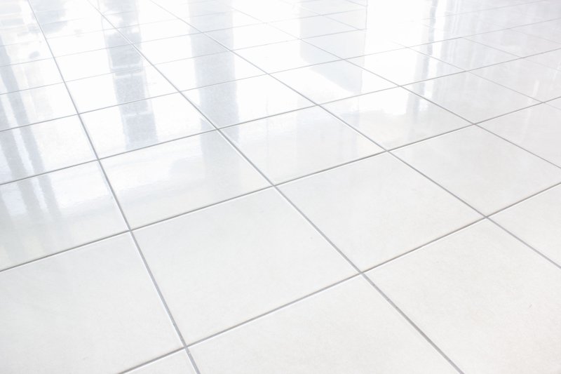 Белая керамическая плитка