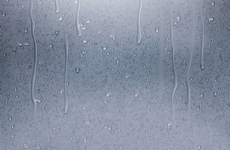 Капли на стекле
