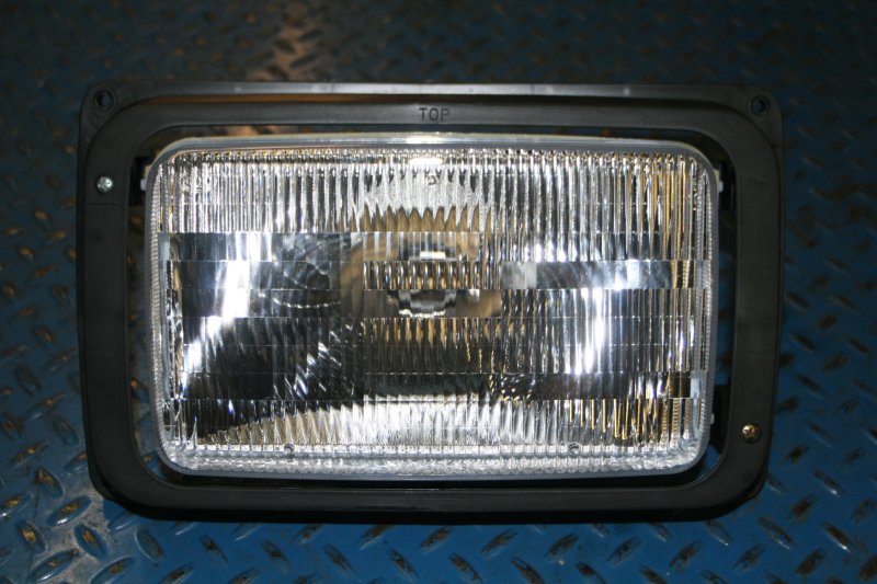 Фара квадратная. 341.3711 Бл