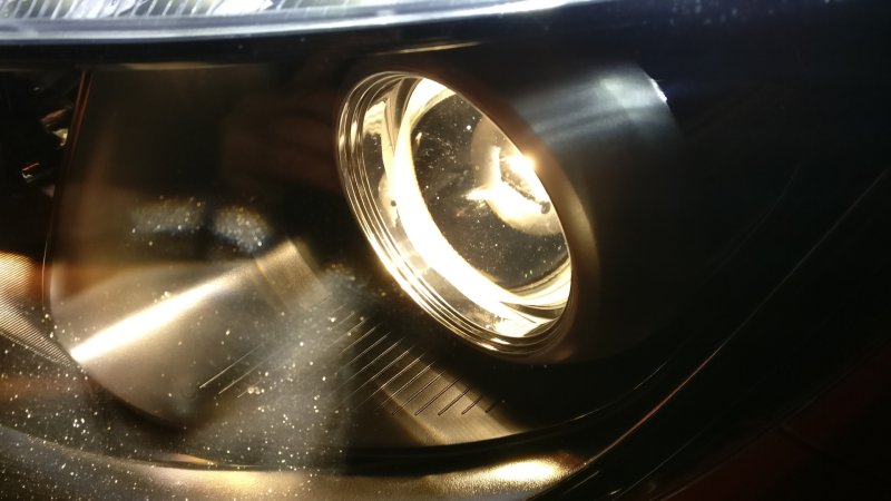 Пыль на линзе фары