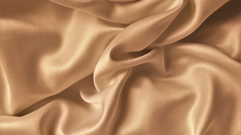 Бежевый шелк