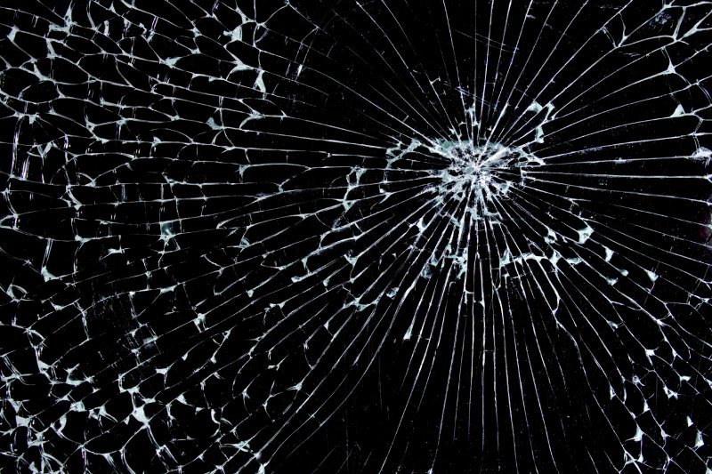 Треснутое стекло