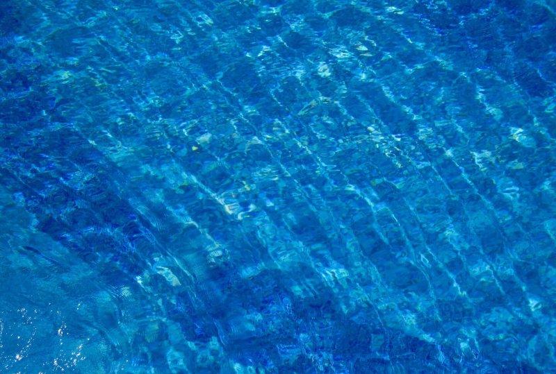 Вода в бассейне