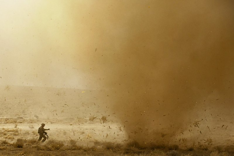 Песчаная буря в пустыне