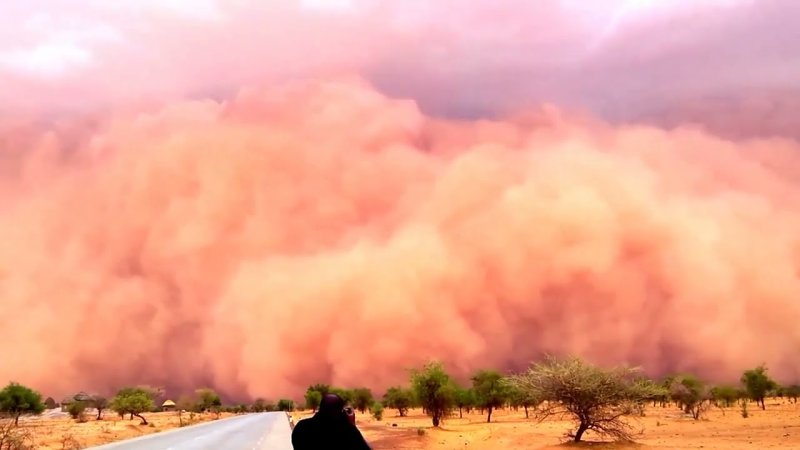 Песчаная буря в пустыне сахара