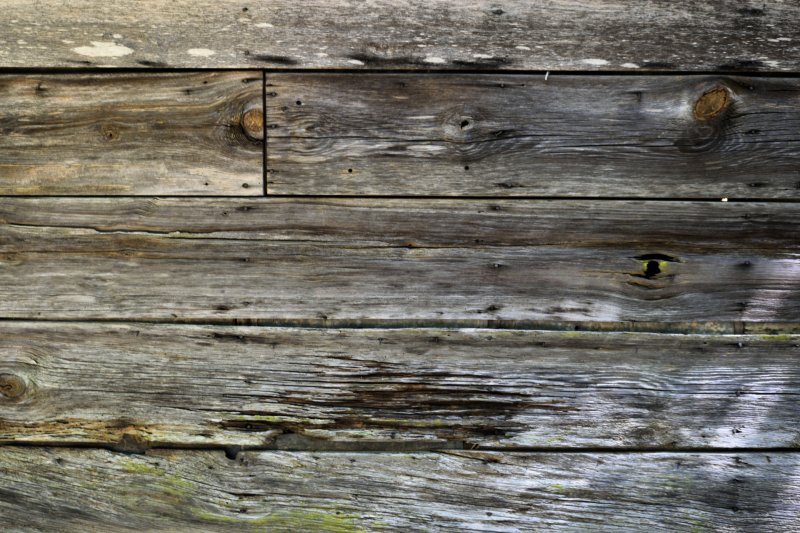 Деревянная стена