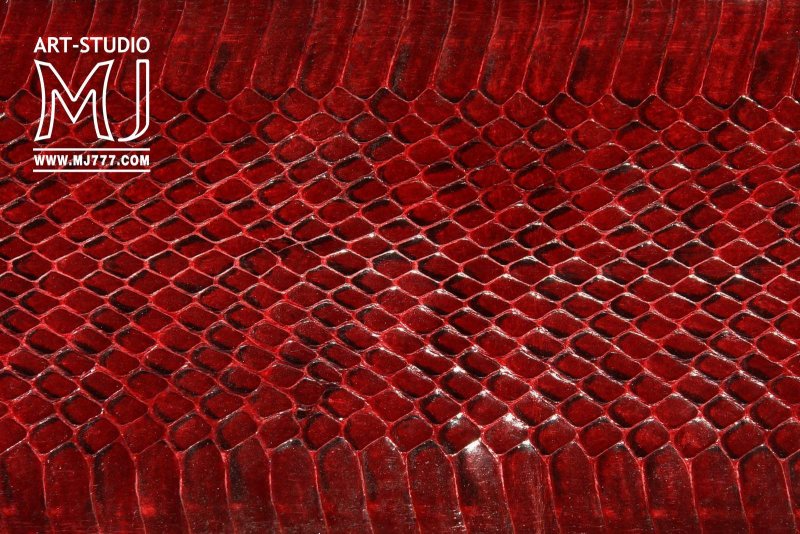 Змеиная кожа красная