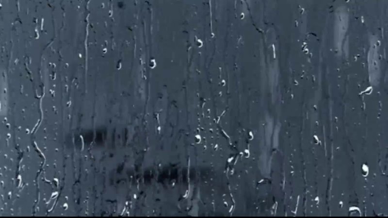 Капли на стекле