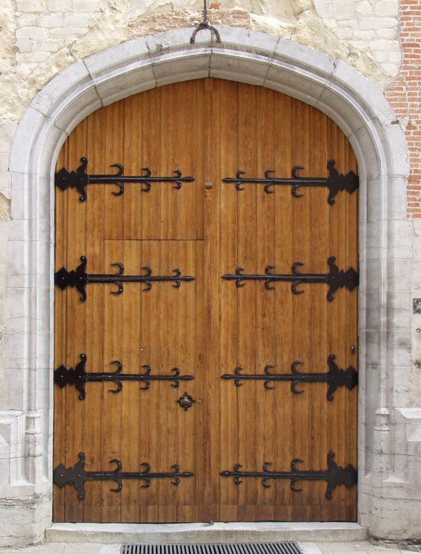 Арочные деревянные двери
