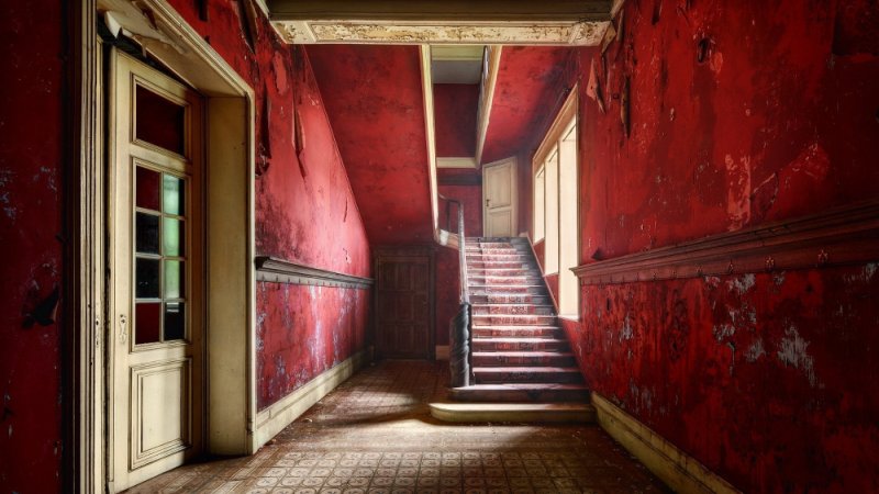 Коридор заброшенного здания