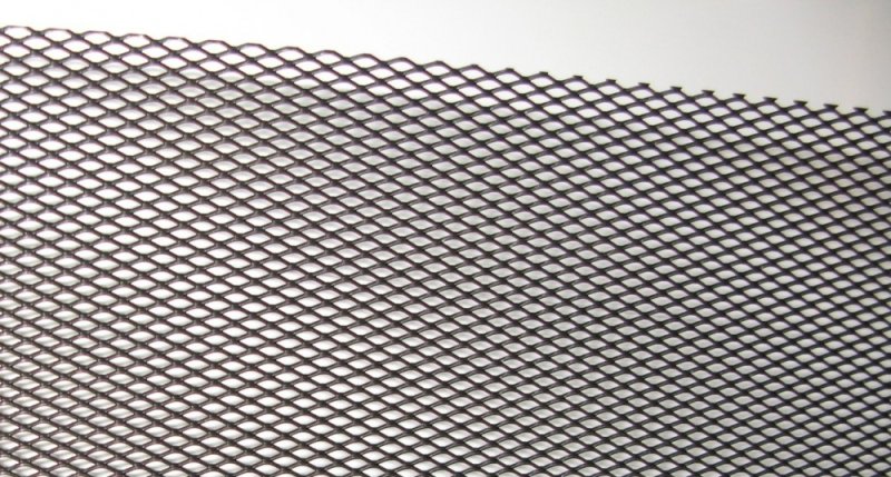 Сетка алюминиевая 100х33 черная радиатора