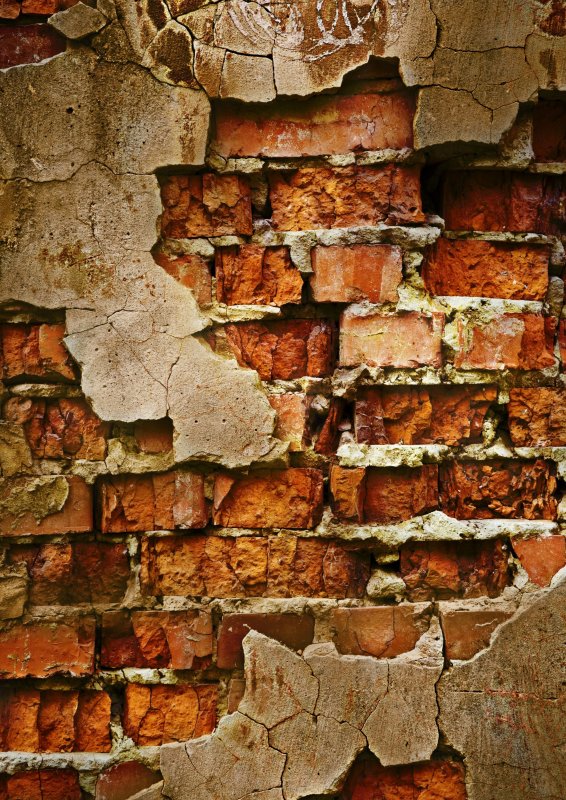 Старая обшарпанная кирпичная стена