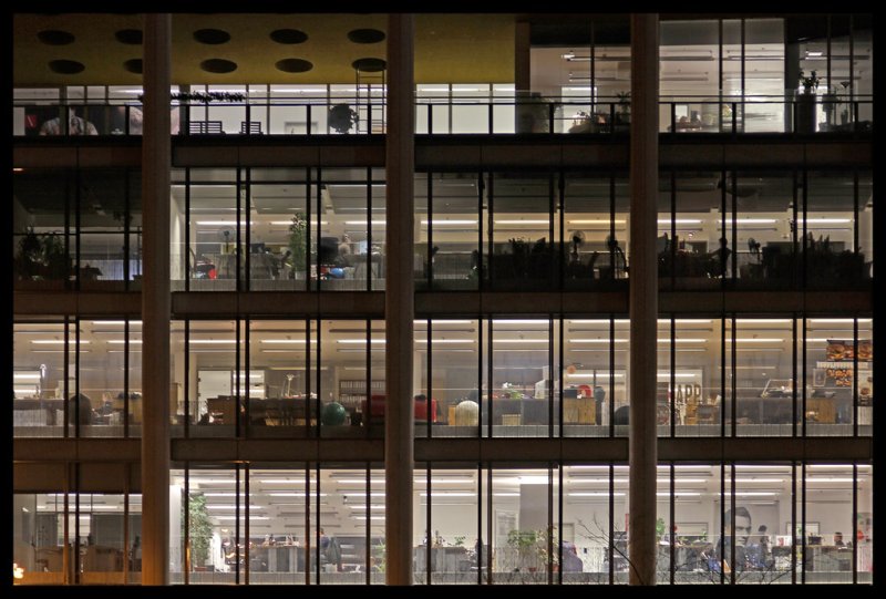 Окно в офисе