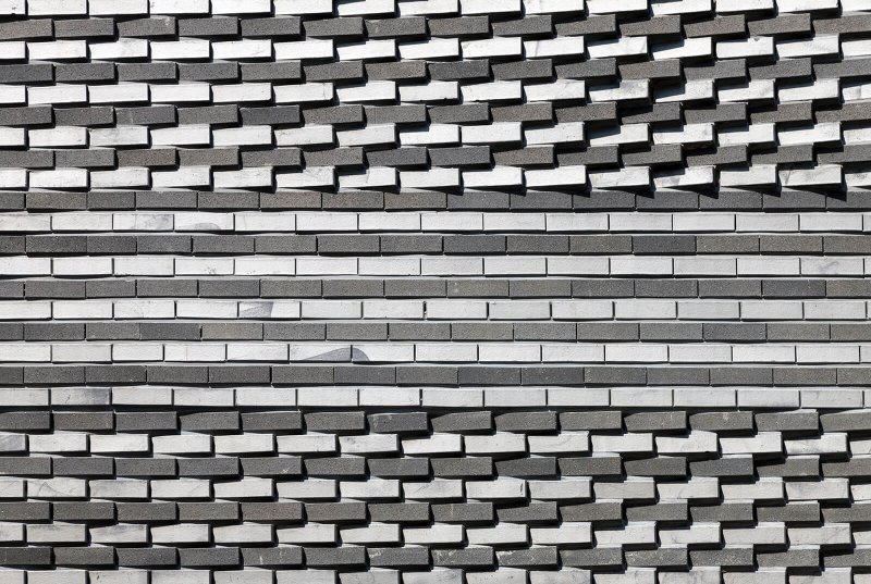 Черный ригельный кирпич