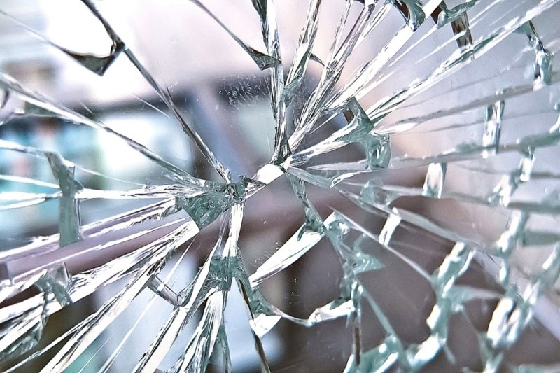 Эдуард Бенедиктус небьющееся стекло