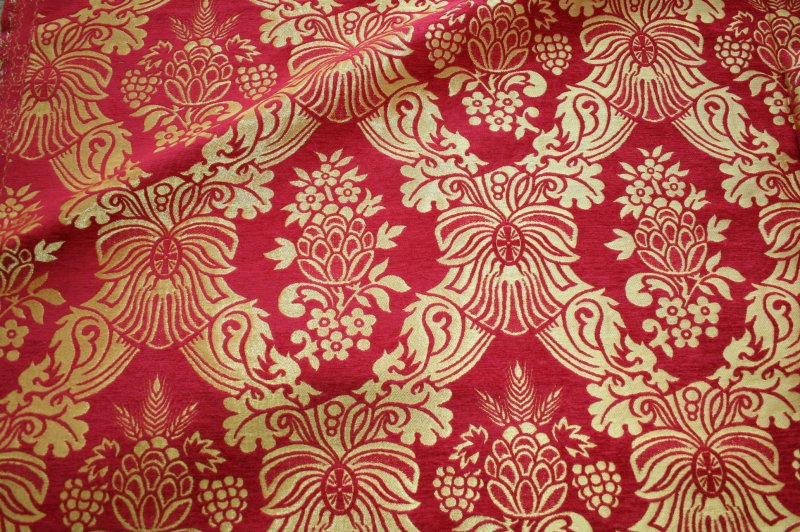 Красная парча с золотом