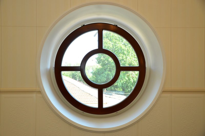 Круглое пластиковое окно