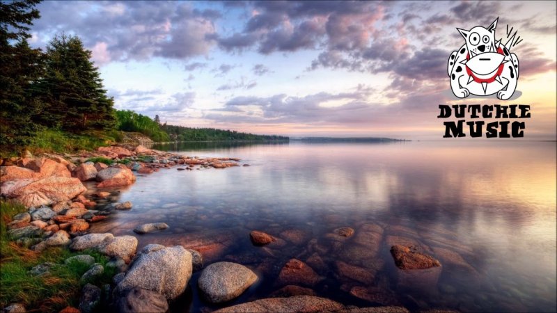 Каменистый берег озера