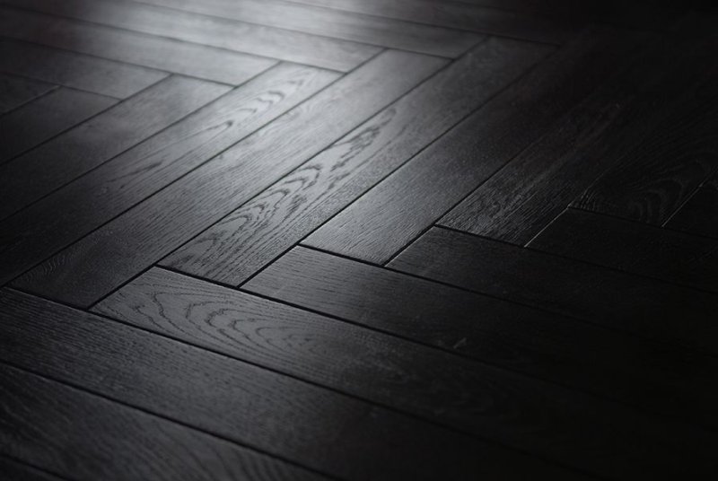 Черный ламинат