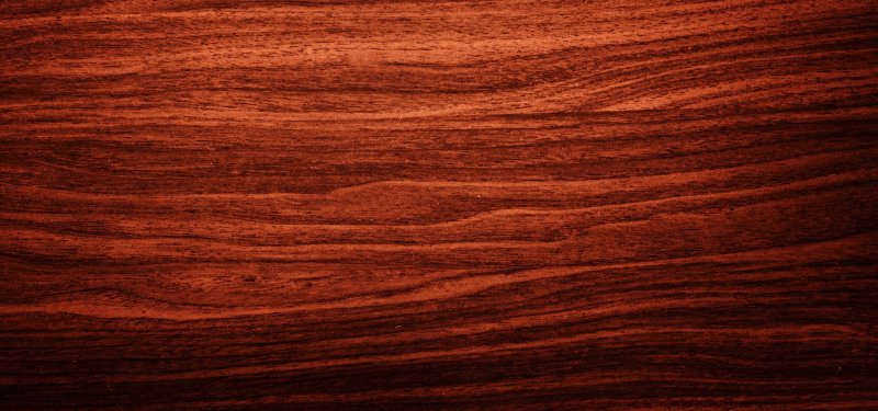 Красное махагониевое дерево