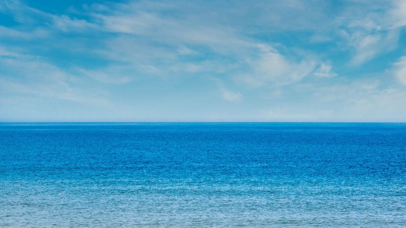 Голубое море